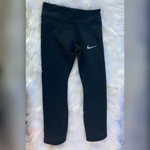 Nike dri-fit leggings in the color black size S